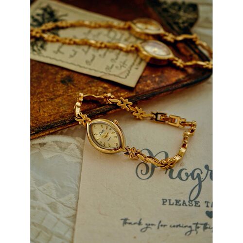 1 Piece of New Fench-Style Reto Gold Small Dial Women's