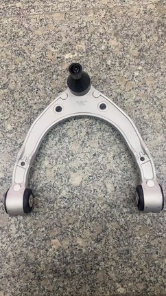 适用于奥迪Q7前轮上摆臂前支臂 上悬挂 Q7前轮三件臂支架全新精品