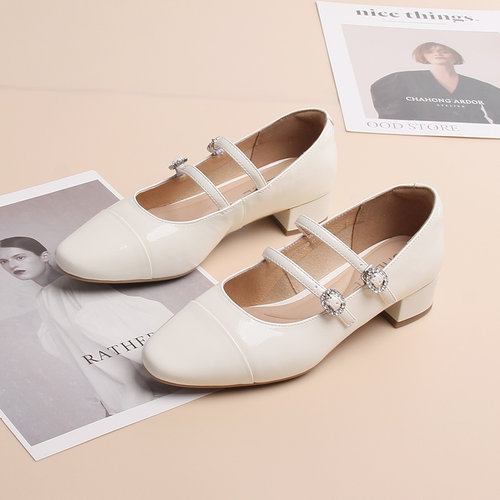 嘉俪多女韩版单鞋漆皮尖头粗中跟