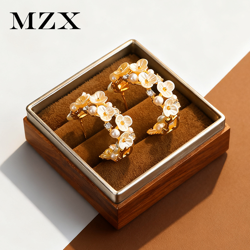 高级感气质贝母花朵珍珠耳钉