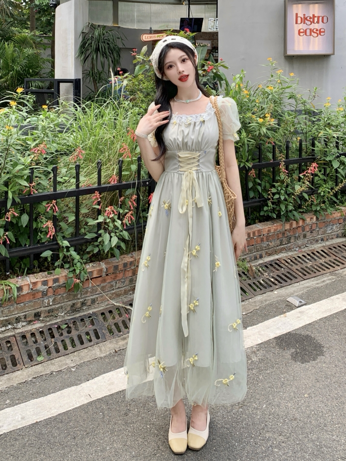 大码女装胖mm法式甜美方领连衣裙夏季新款温柔风减龄收腰显瘦长裙