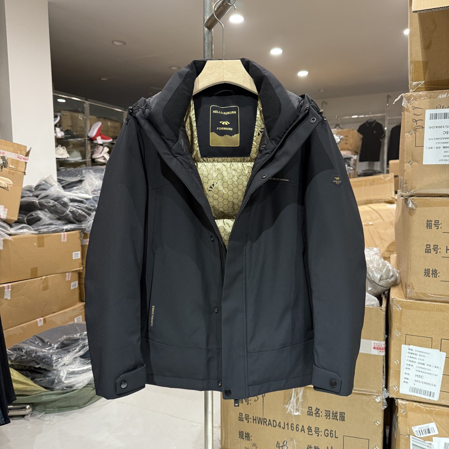 W1050纯黑色90绒子石墨烯羽绒服
