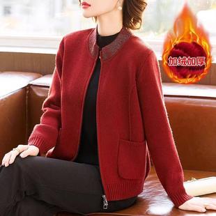本命年妈妈冬装加绒加厚外套2026新款中老年女装红色针织开衫上衣