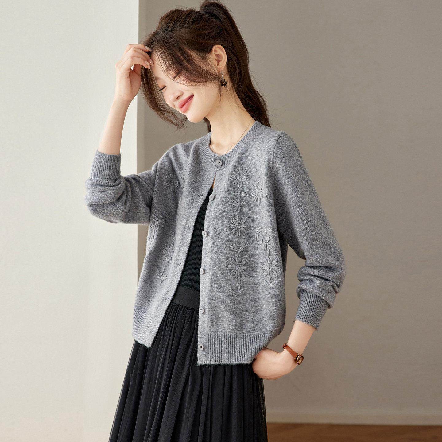 法式立体花朵针织开衫女秋冬高级感气质灰色外搭毛衣外套短款上衣