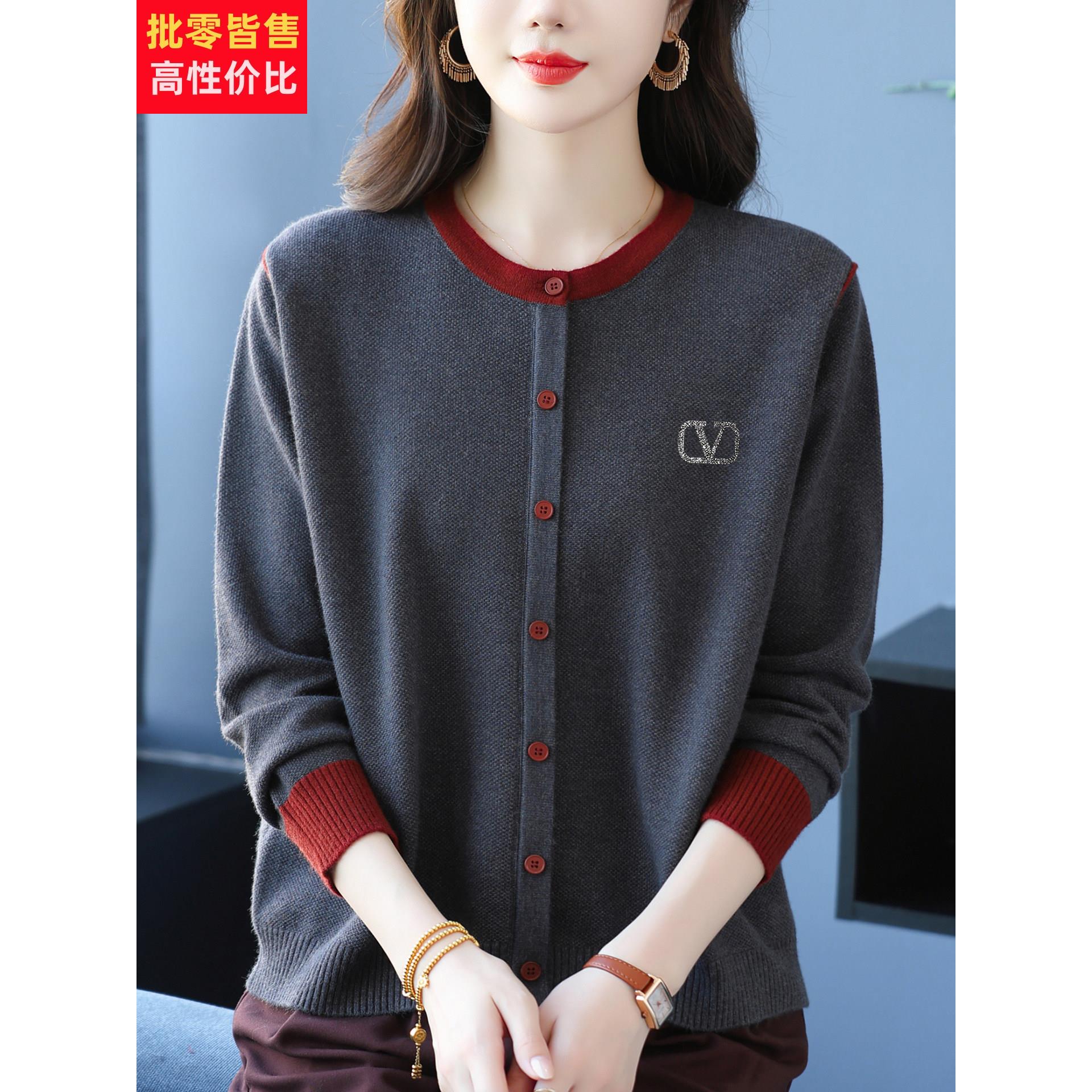中年妈妈春秋羊毛衫女宽松大码圆领上衣假两件拼色毛衣针织打底衫