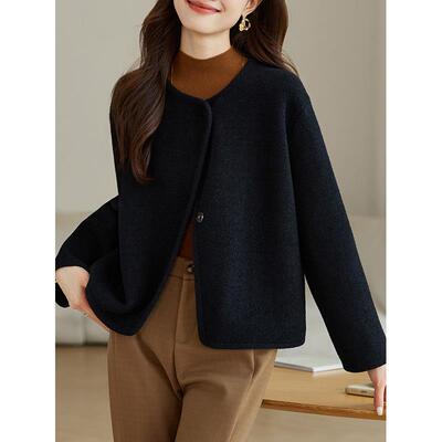 高级感圆领毛衣外套女短款秋装2024新款外搭黑色针织开衫春秋加厚