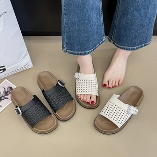 拖鞋女2026夏季时尚新款百搭镂空室外穿平底沙滩海边厚底一字拖女