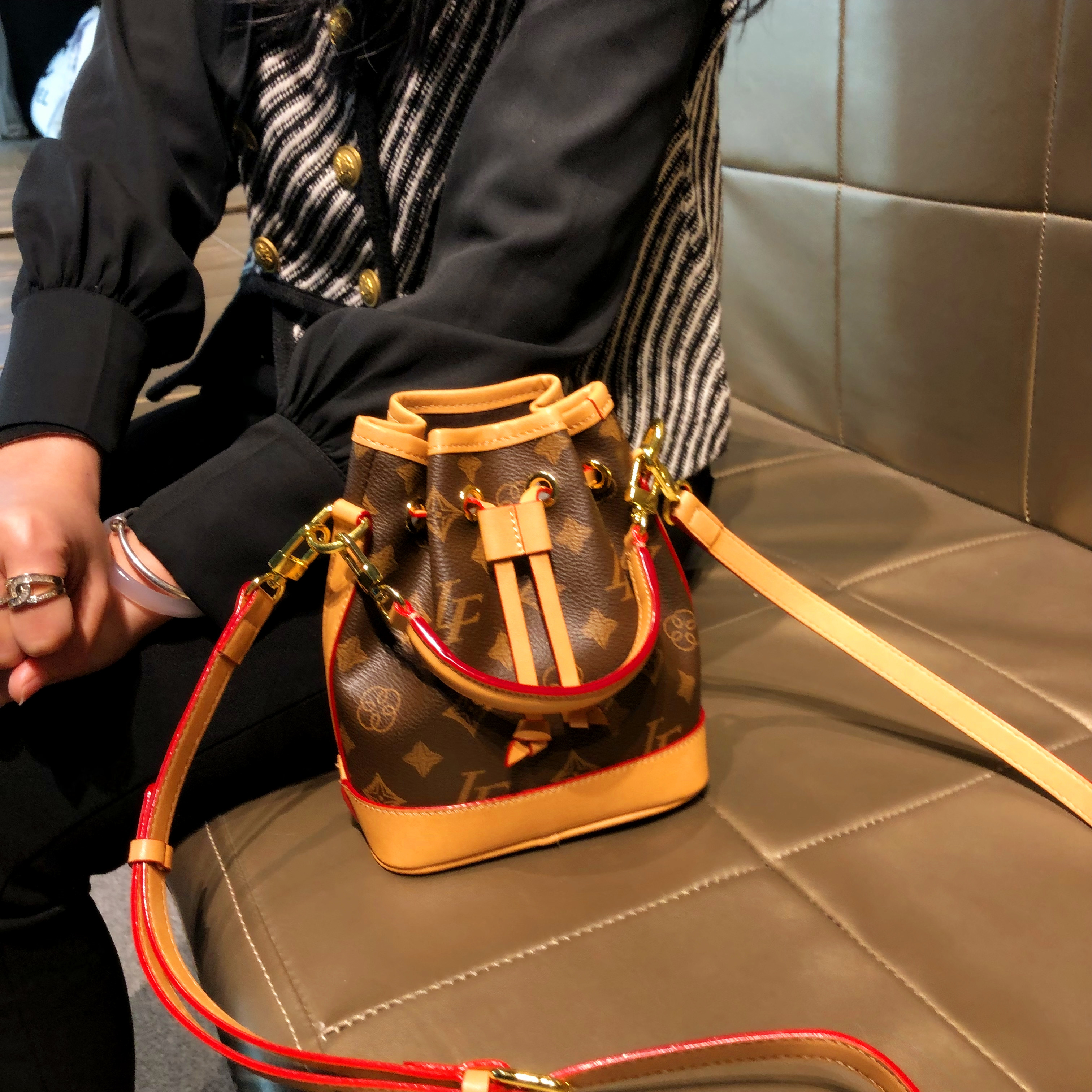 香港品牌复古真皮迷你水桶包