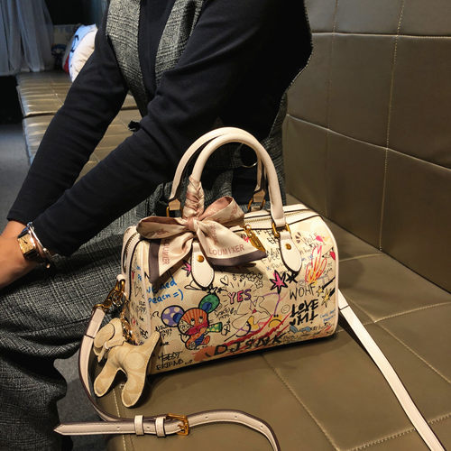 香港品牌涂鸦大容量单肩枕头女包