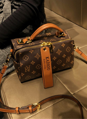 香港品牌女包2025新款时尚洋气手提波士顿真皮斜挎单肩质感小方包