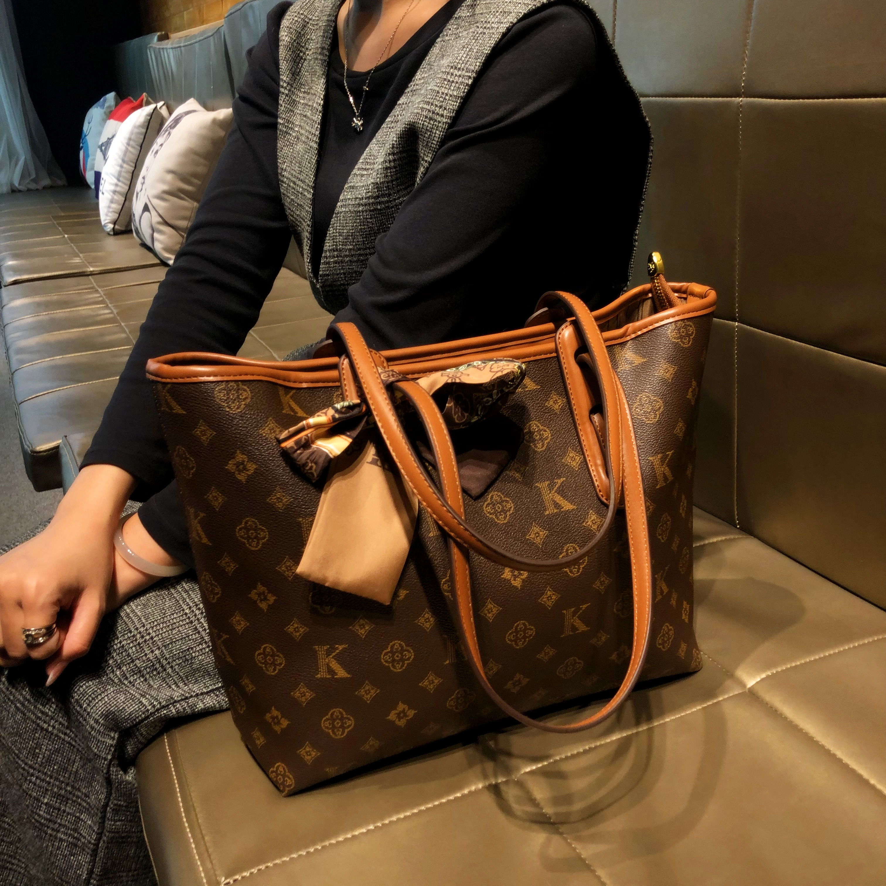 香港品牌复古时尚印花休闲托特包