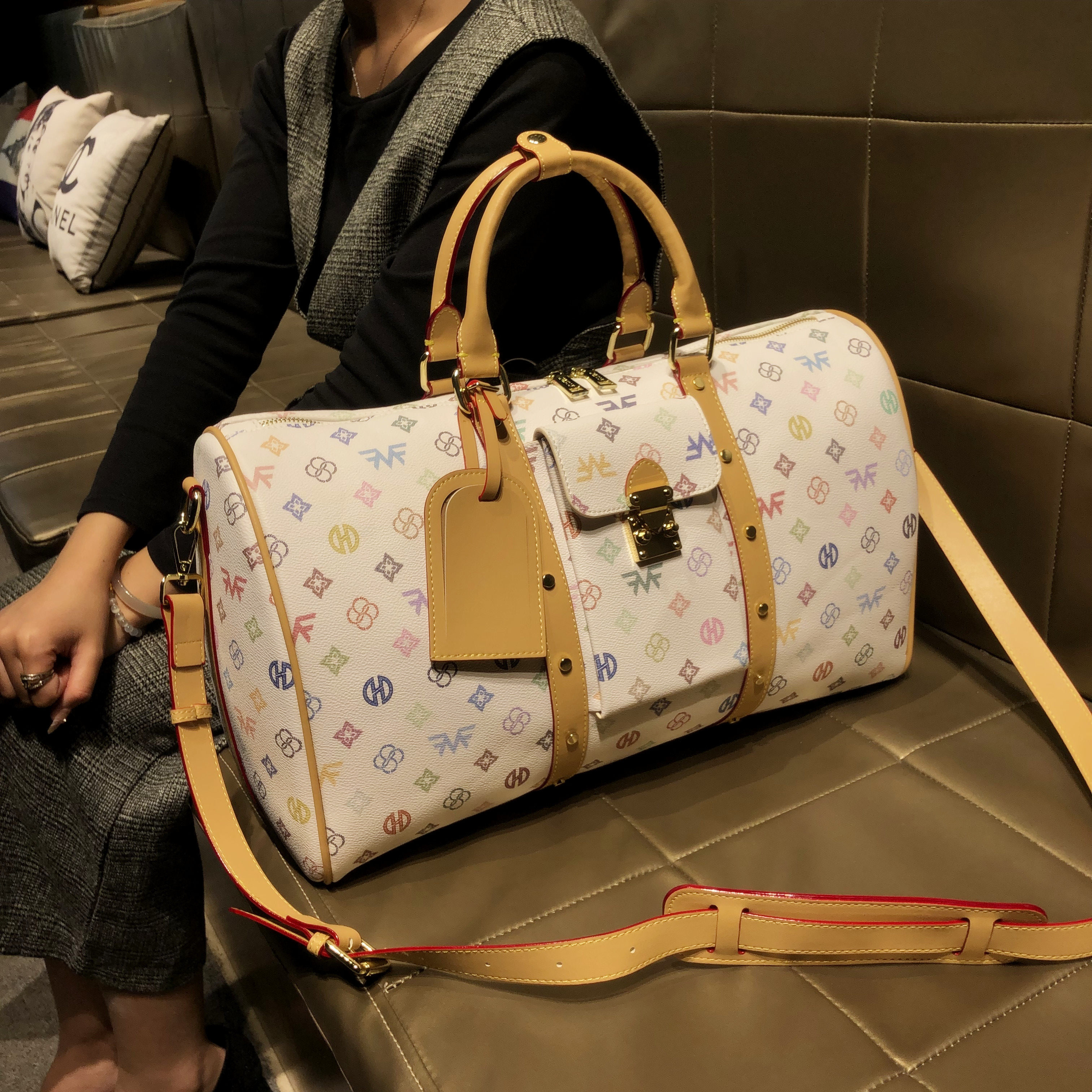 香港品牌旅行包2026新款真皮大容量手提包短途出差便捷行李袋女包
