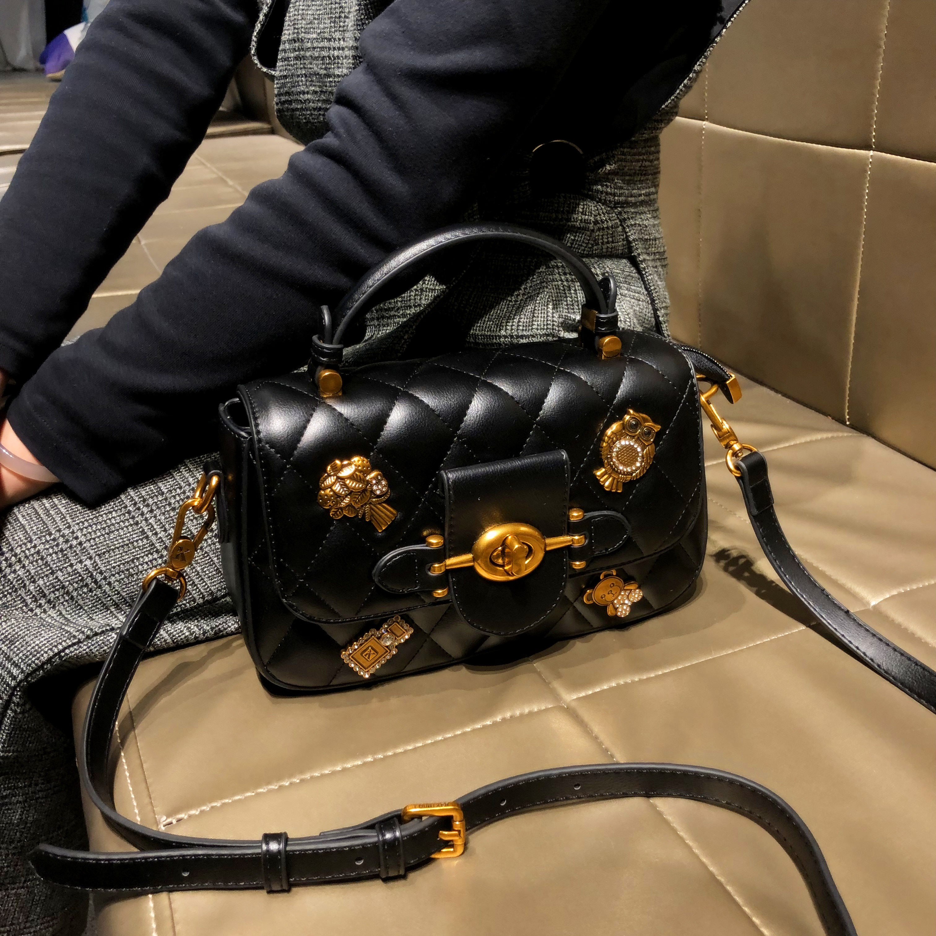 香港品牌包包女式2025新款真皮高级感小包时尚手提单肩斜挎小方包,箱包皮具/热销女包/男包,通用款女包,淘宝优惠券,粉丝福利购,淘宝优惠卷