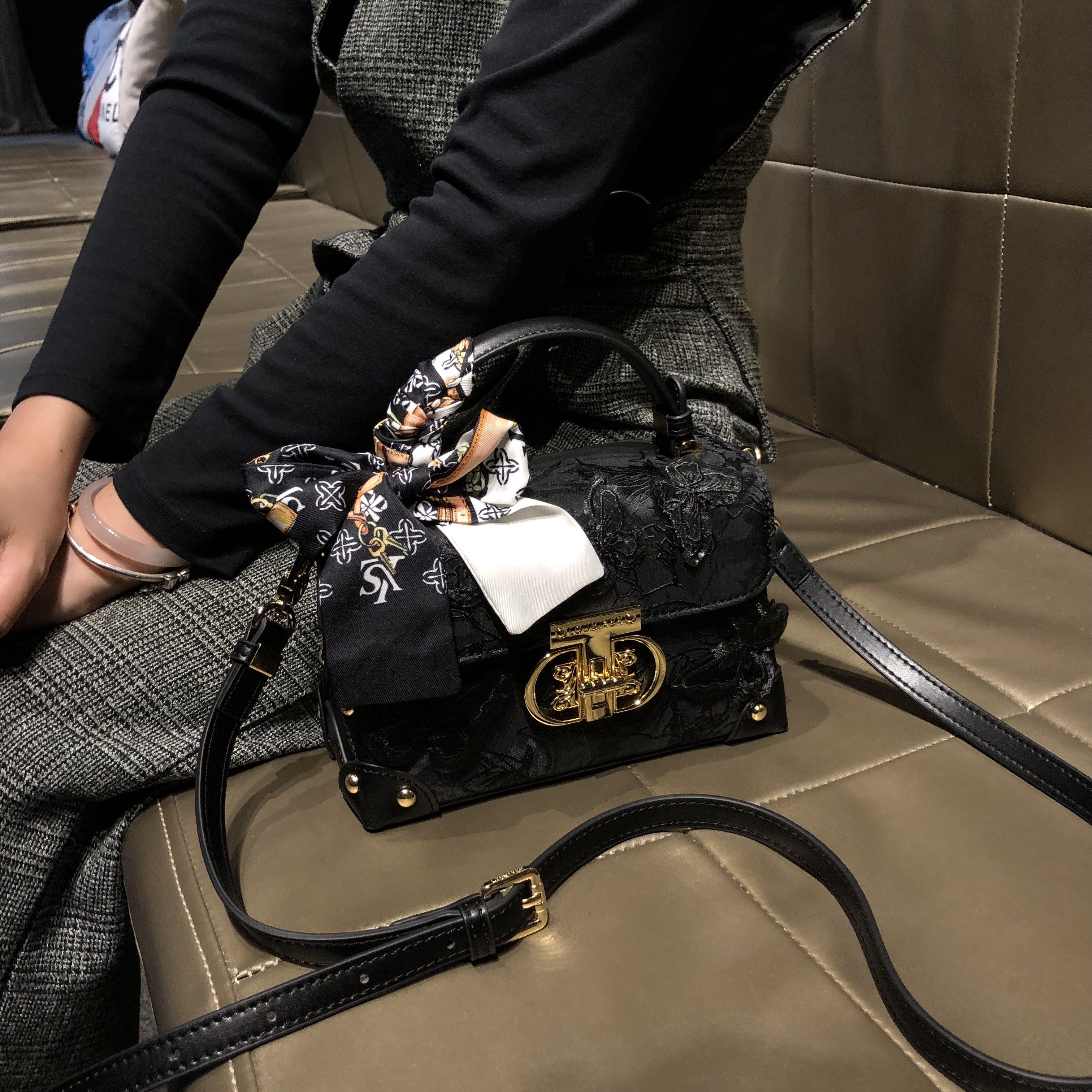 香港品牌包包女款2025新款时尚高级手提单肩小方包冬季斜挎真皮包