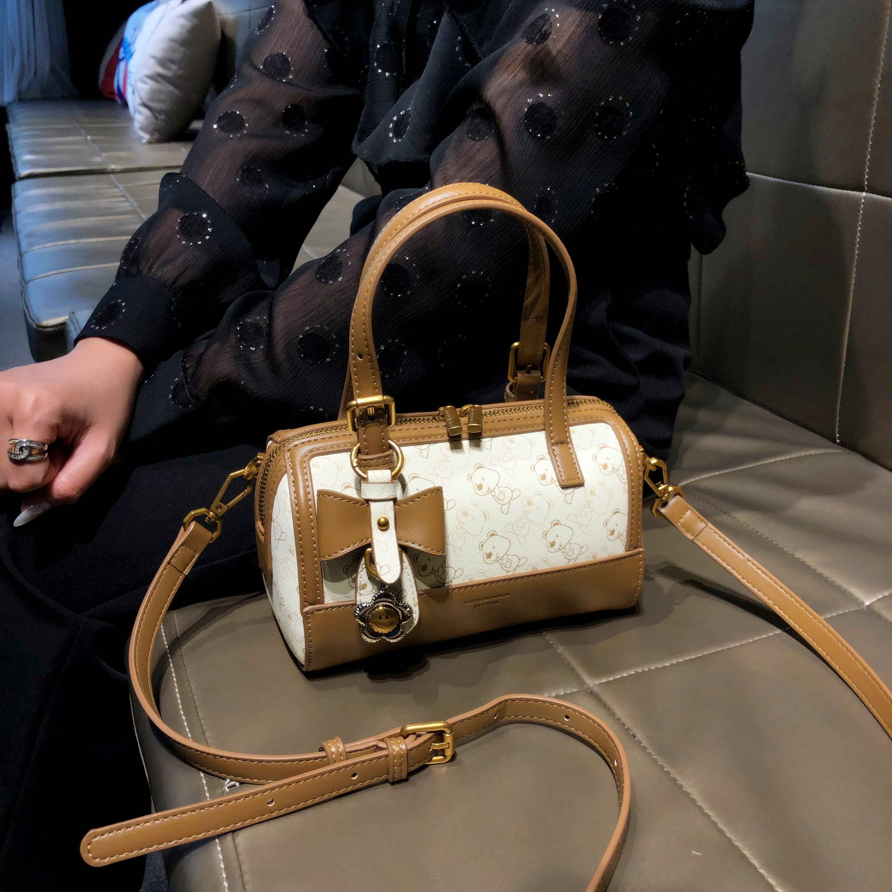 香港品牌复古时尚印花休闲枕头包