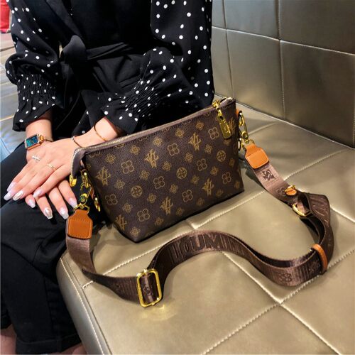 香港正品小包包2026新款百搭女士斜挎包真皮时尚单肩春夏饺子包潮 - 封面