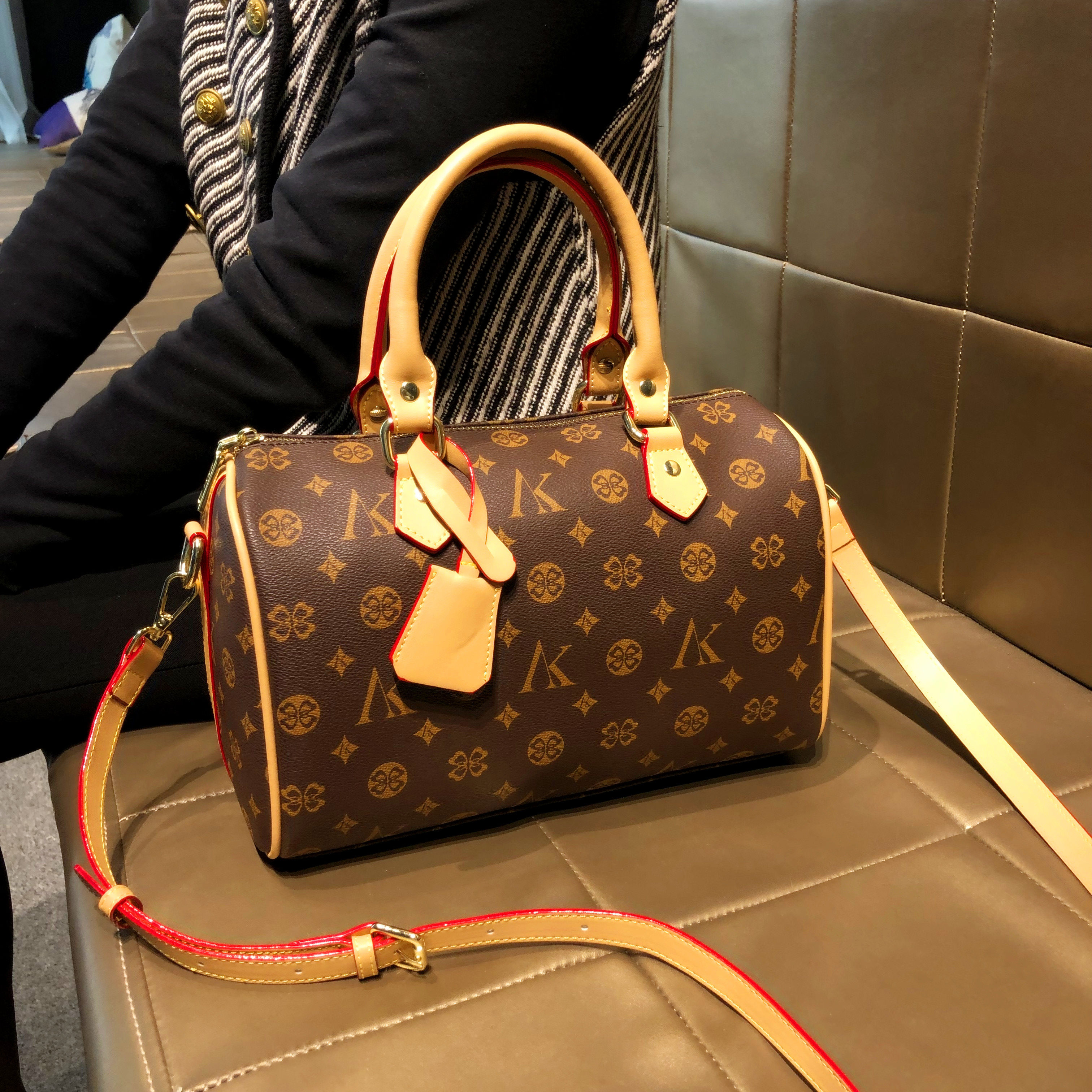 香港品牌包包2026新款真皮大气波士顿枕头包高级手提单肩斜挎包女,箱包皮具/热销女包/男包,波士顿包,淘宝优惠券,粉丝福利购,淘宝优惠卷