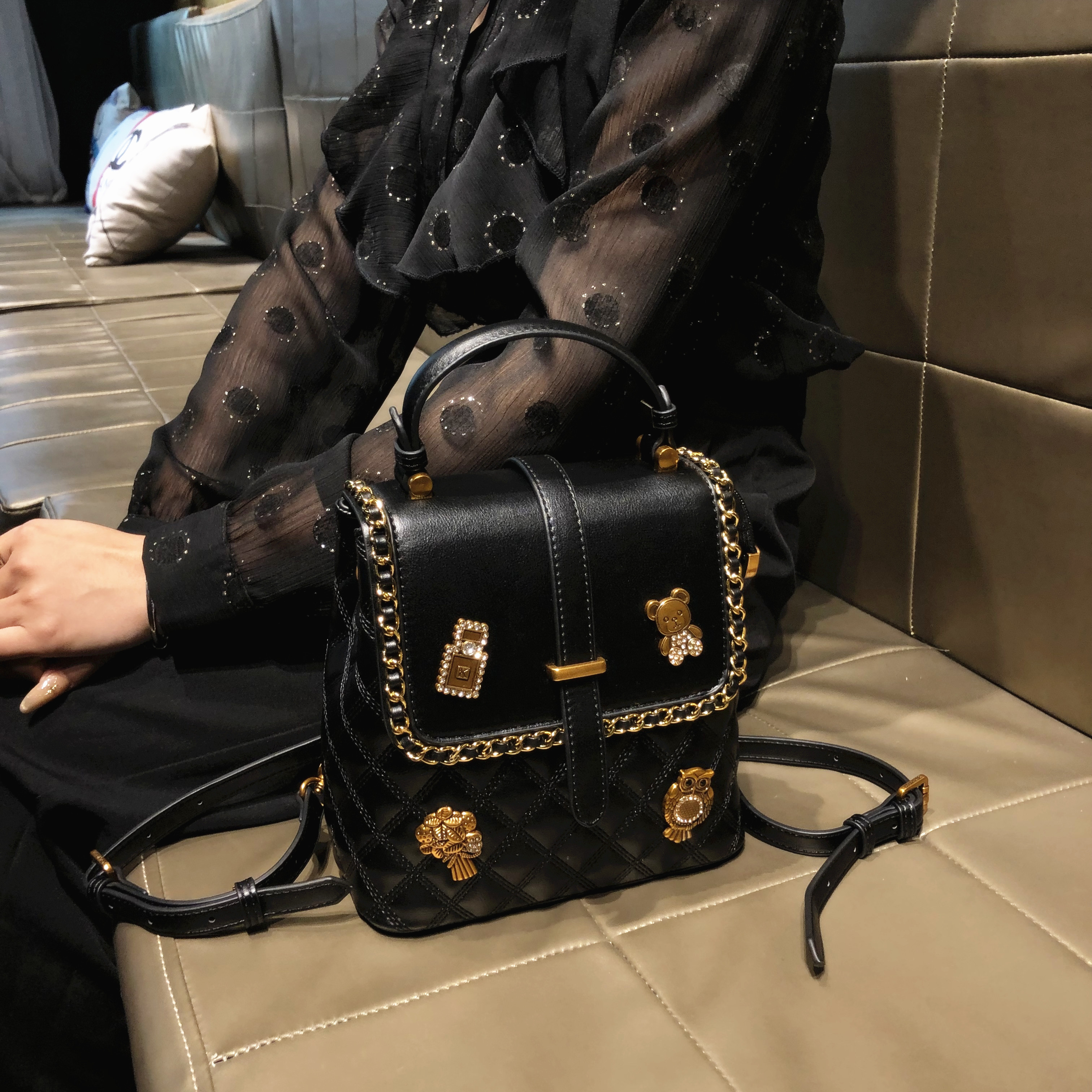 香港品牌包包女2026新款女士黑色高级感背包大容量精致流行双肩包
