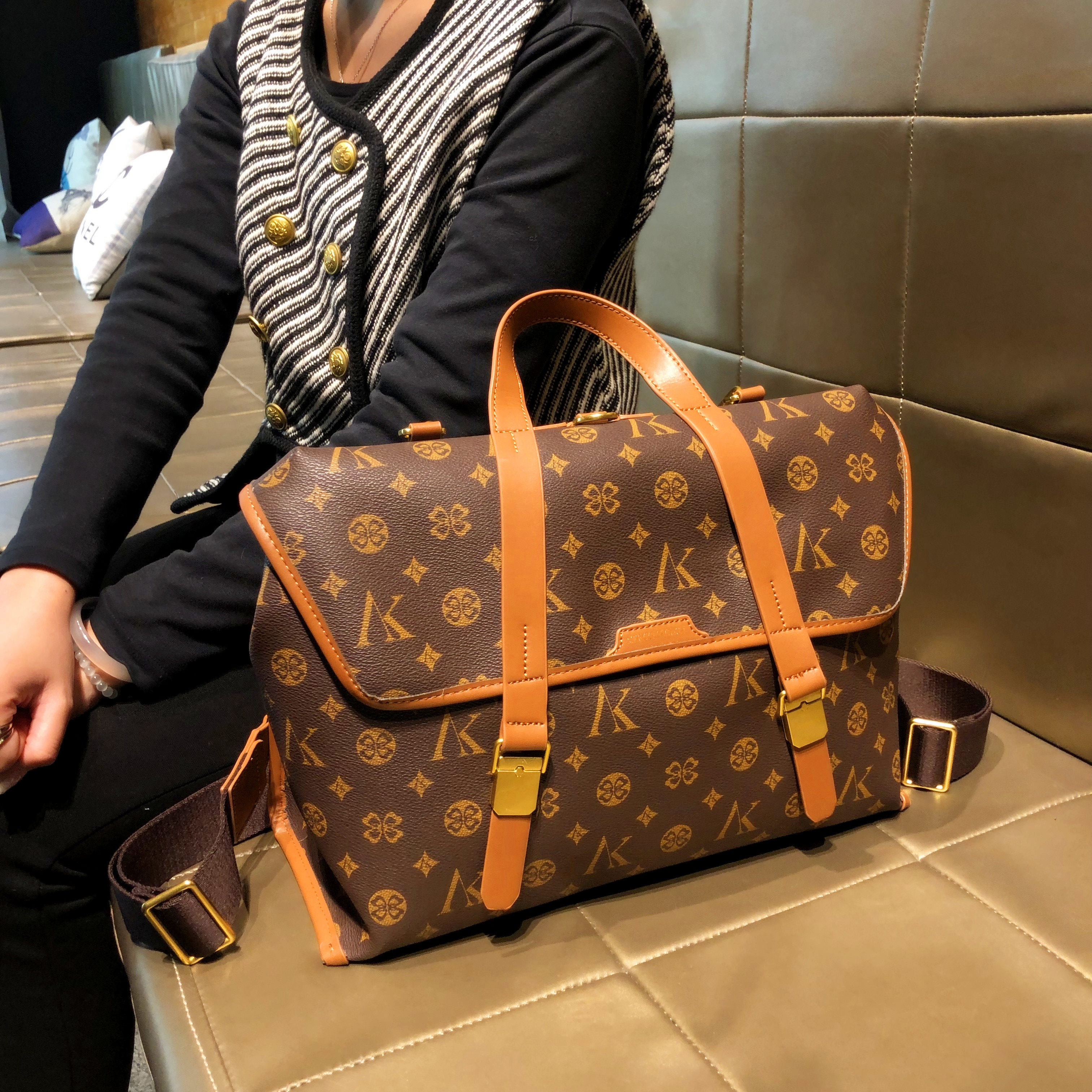 香港品牌双肩包女2026新款大容量高级旅游背包真皮时尚通勤公文包,箱包皮具/热销女包/男包,双肩背包,淘宝优惠券,粉丝福利购,淘宝优惠卷