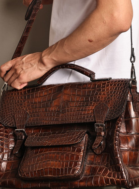 狩猎旅行包包，棕红色双色效果鳄鱼皮，实拍现货。