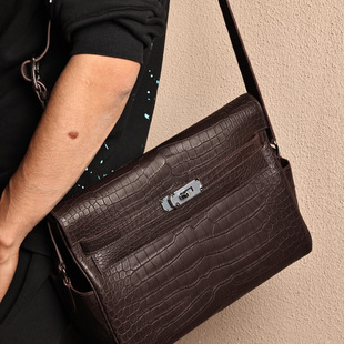 Kelly Messenger大号邮差包，乌木色湾鳄，客订出货