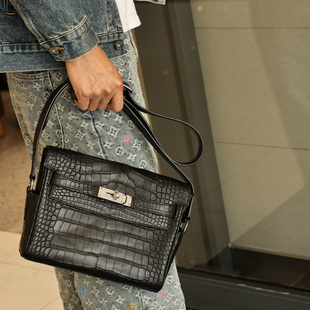 Kelly Messenger27小号邮差包，黑色哑光兴隆鳄鱼皮