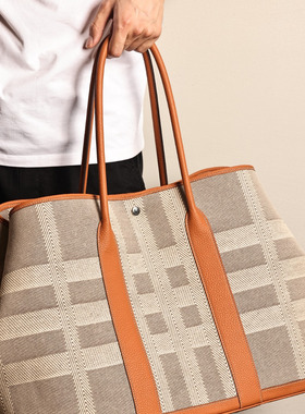 Garden  49花园包，米灰色条纹帆布拼金棕色Togo牛皮