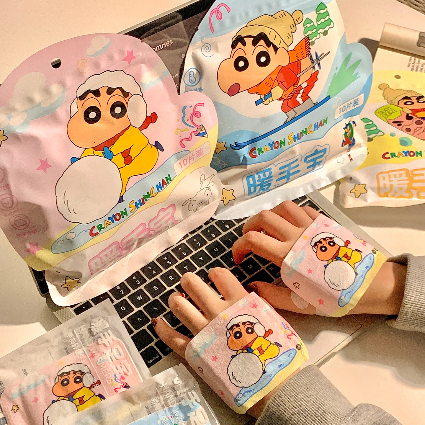 可爱蜡笔小新暖手宝自发热手握暖宝宝穿戴式暖手贴学生保暖神器