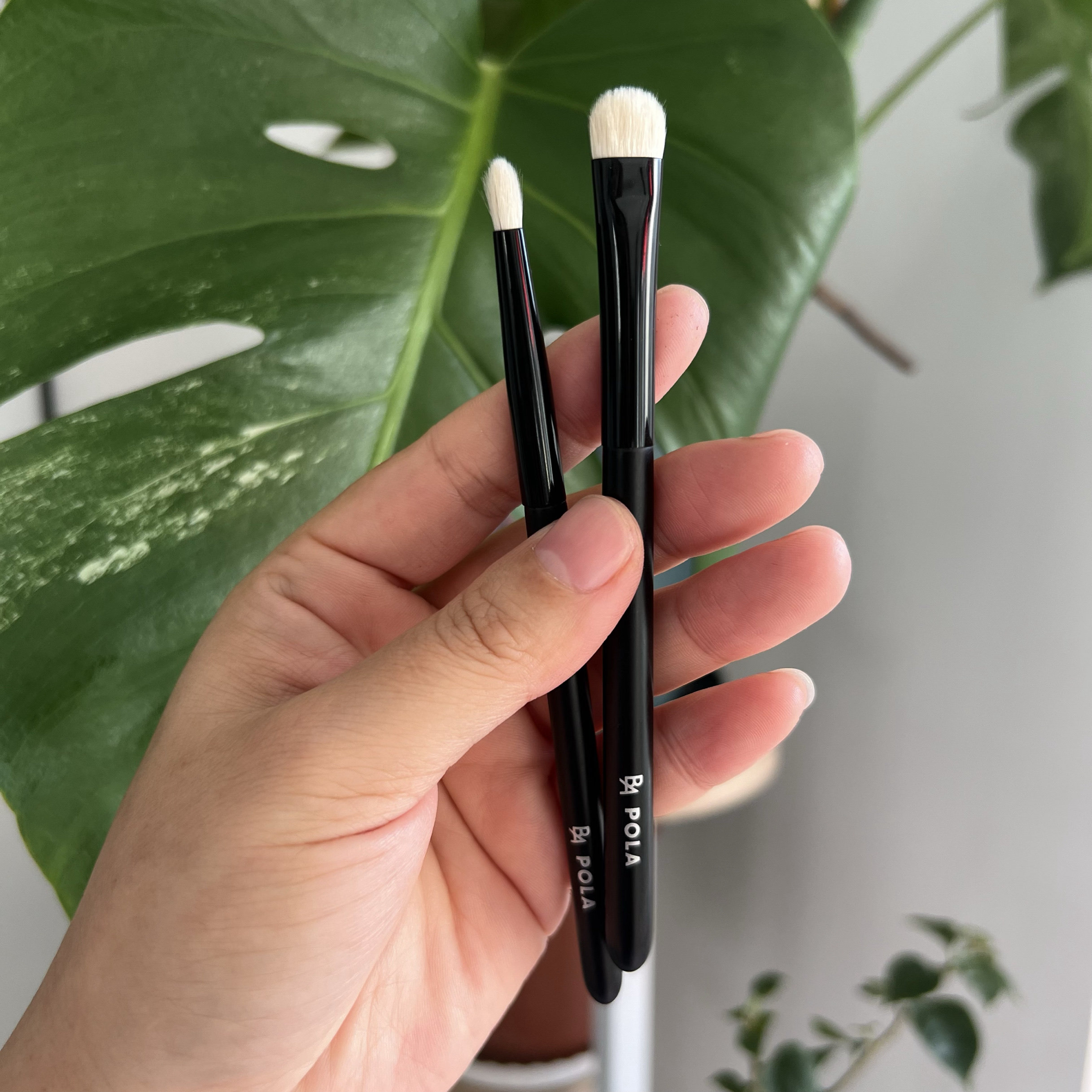 Pola 挺括柔软的羊毛眼影刷 中号和小号下眼影刷 卧蚕眼头提亮刷