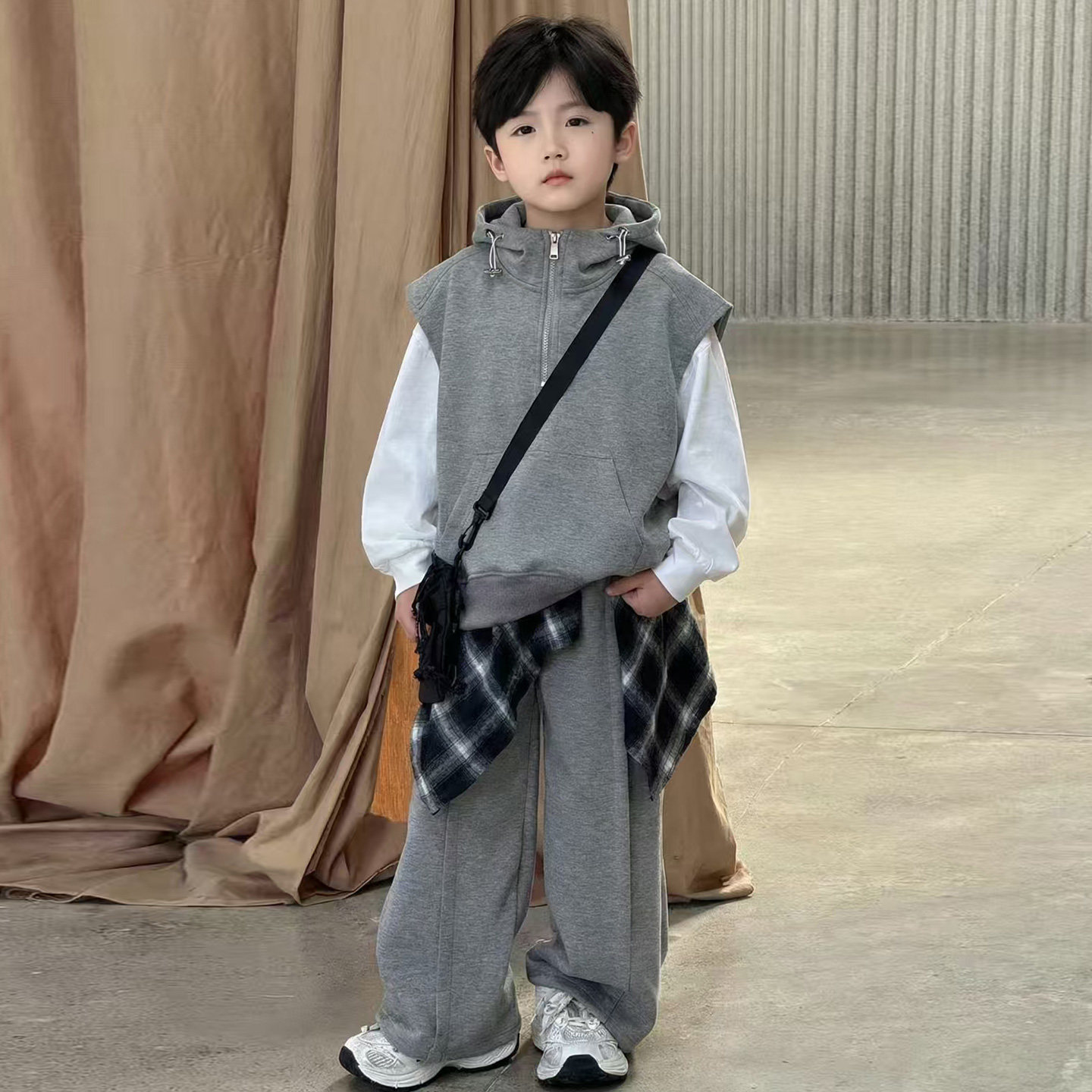 男童卫衣套装2026新款春秋装运动马甲连帽三件套中小儿童帅气时髦