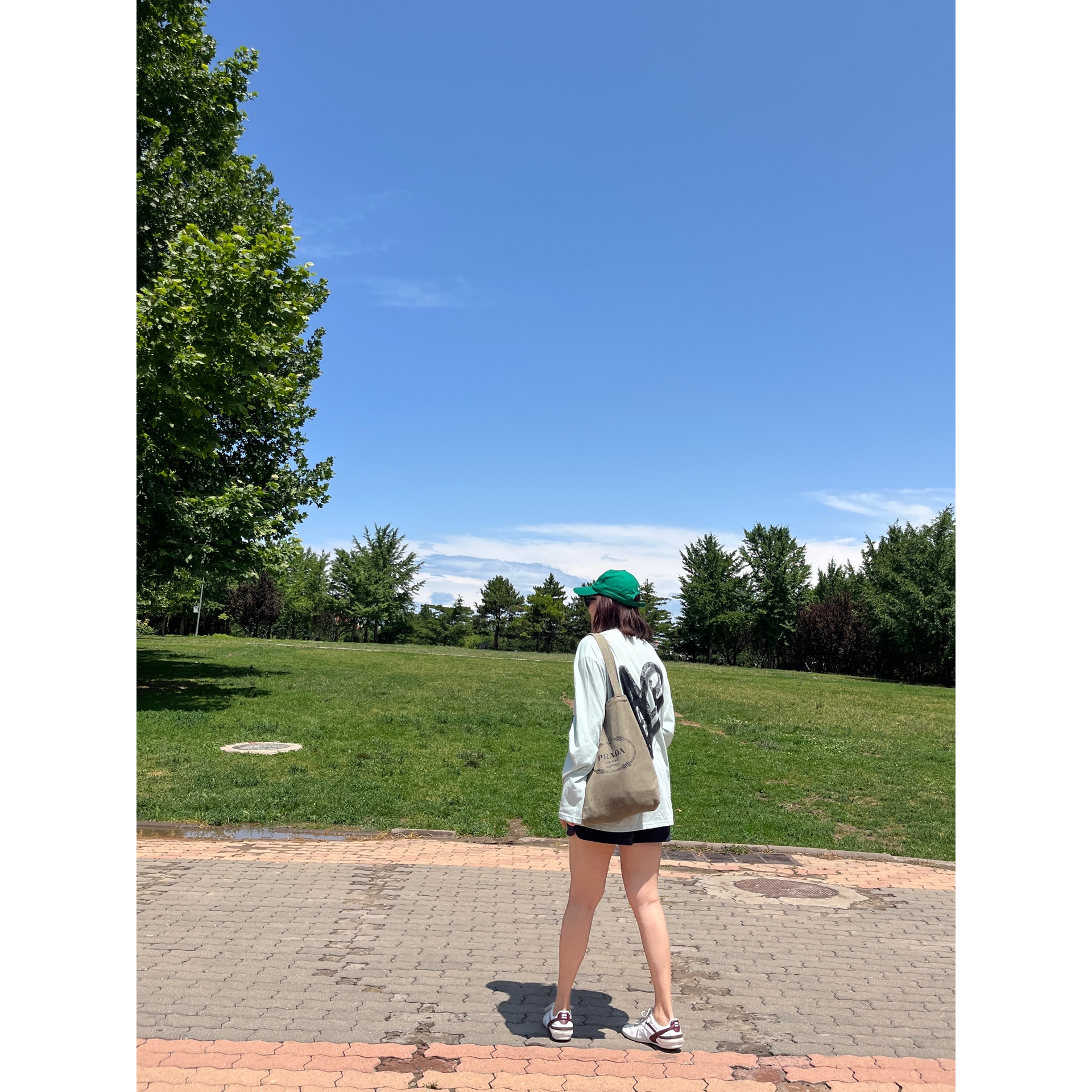 北欧ac后背爱心涂鸦轻薄防晒长袖上衣女25春夏新款【鸬鹚】