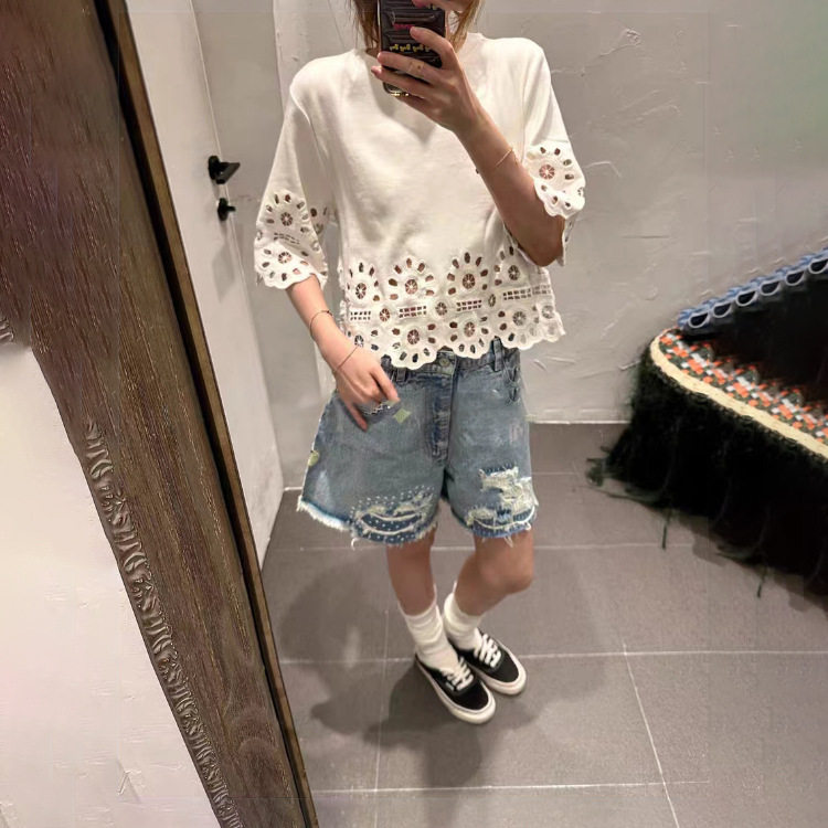 法式小众2024夏季袖口下摆精致花朵镂空圆领白色宽松T恤女士24442