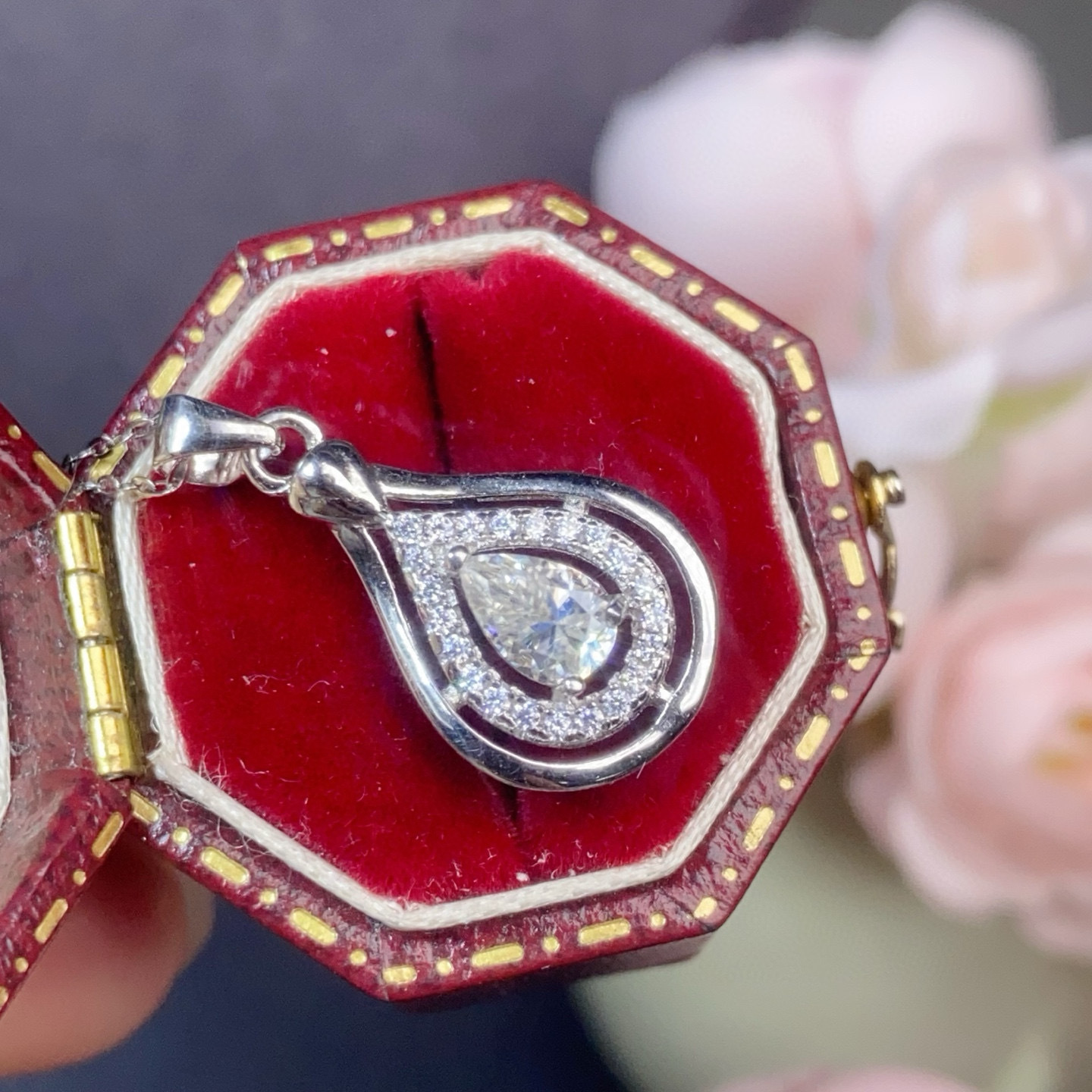 S925银莫桑钻项链女水滴梨形镂空吊坠满钻个性锁骨链轻奢个性简约