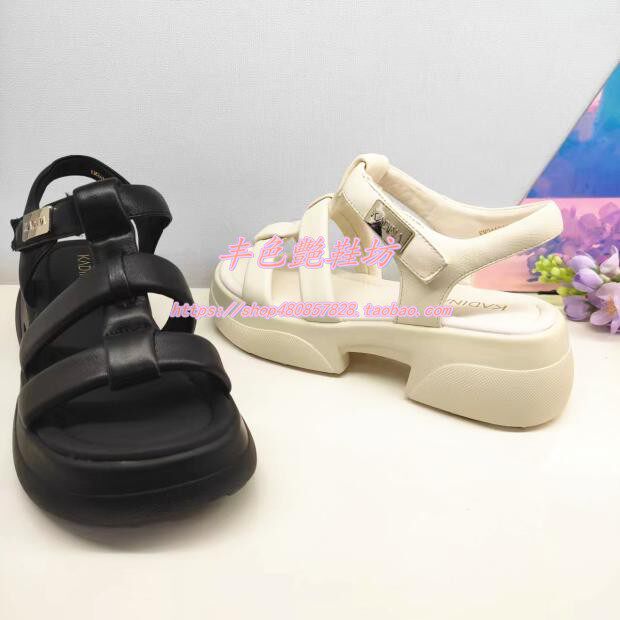 KM241816卡迪娜专柜正品2024夏新款厚底粘扣露趾黑白色女凉鞋
