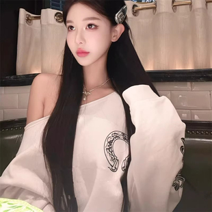 梵文印花性感斜肩露肩宽松长袖 卫衣女春夏小众纯欲辣妹慵懒上衣潮