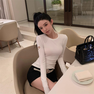 T恤女秋内搭上衣 镂空刺绣logo设计腰间堆量显瘦长袖 樊樊 单袖