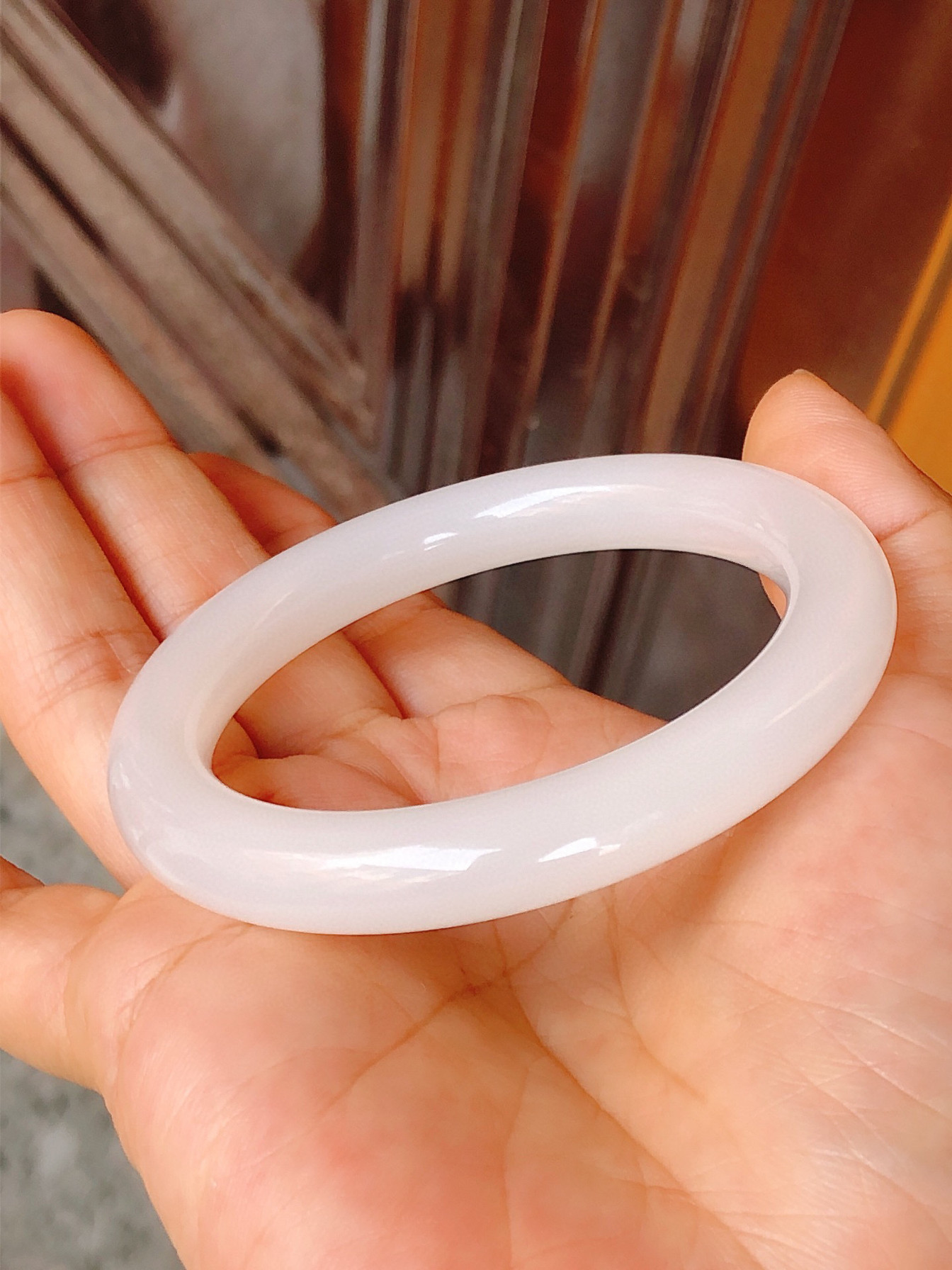 圆条白玉手镯63圈口宽9左右和田玉 冰透水润无裂无杂 油润细腻