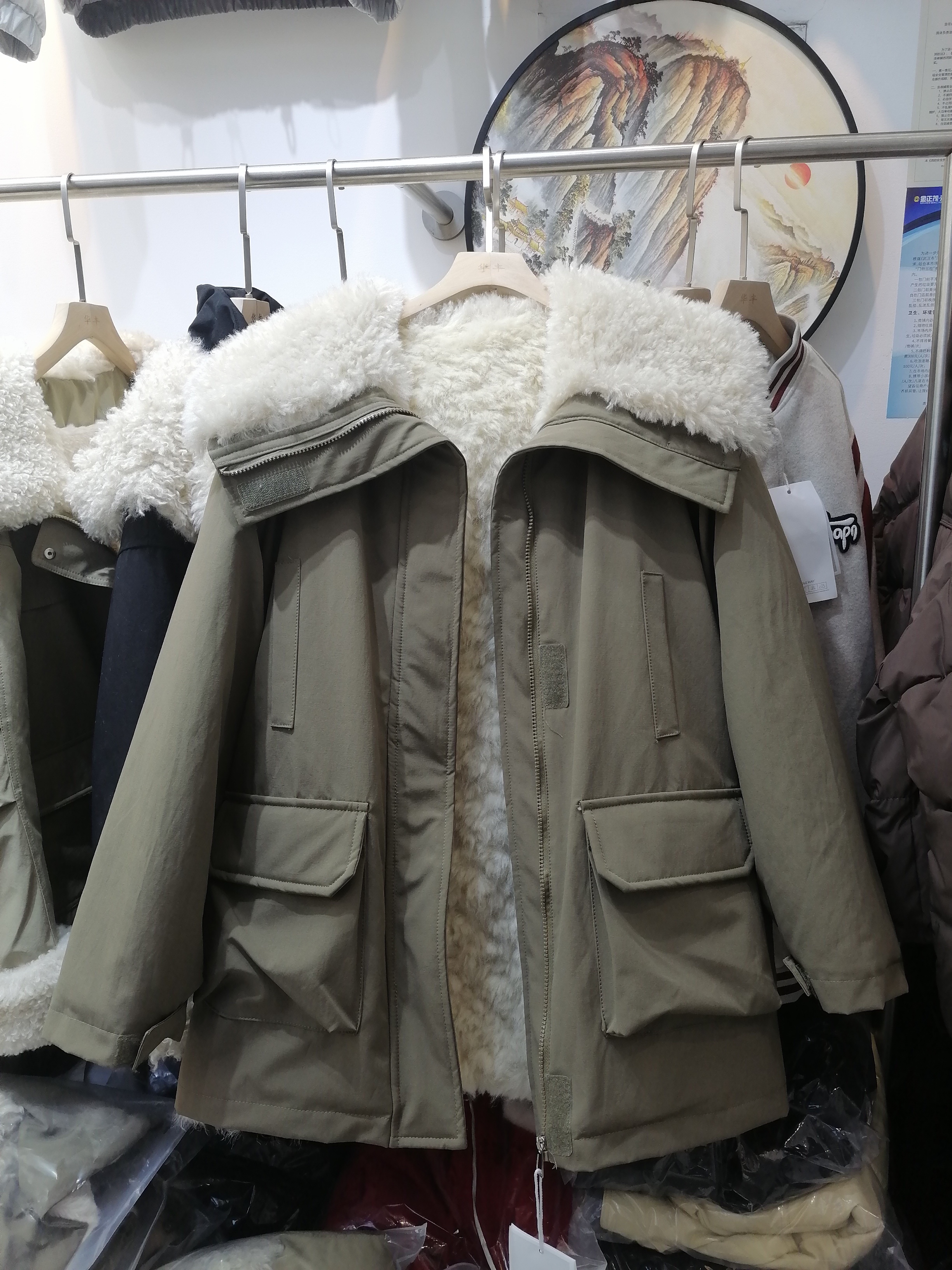 欧版加绒派克服2024冬季工装风大翻领羊羔毛加厚保暖冲锋衣外套女