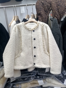 2025冬欧韩羊羔毛外套女短款小个子保暖甜美木耳边短皮毛一体外套