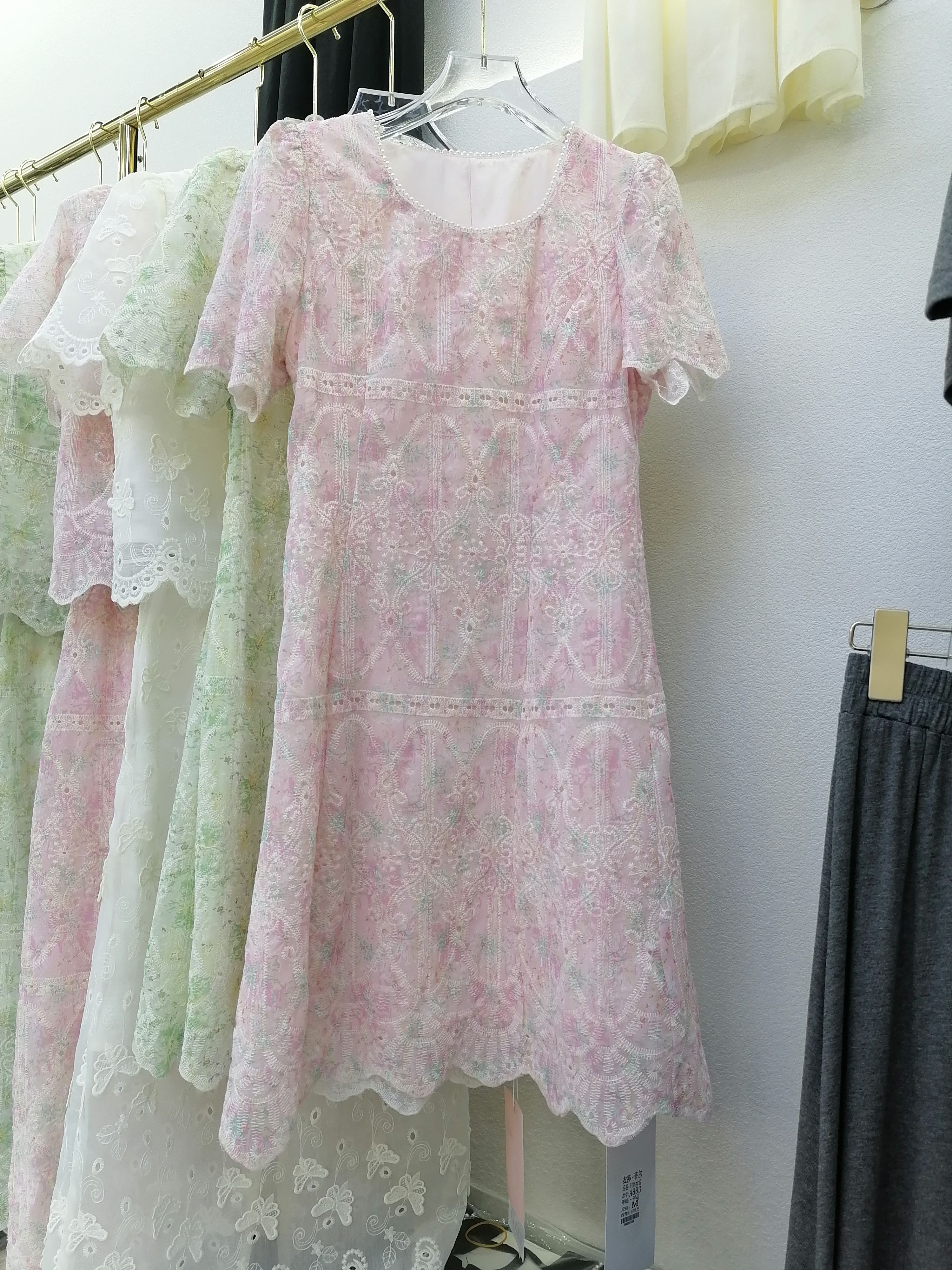 法式浪漫连衣裙时尚珍珠锁骨方领蕾丝刺绣小个子连衣裙2024新款裙