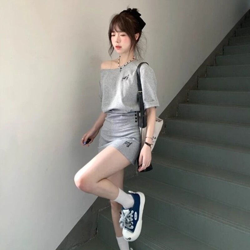 韩系减龄休闲运动套装女夏季时尚韩版显瘦一字斜肩短袖短裙两件套