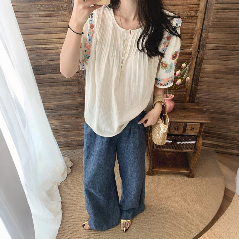 法式小众 2026夏季文艺亲肤别致彩色刺绣花卉装饰袖套头上衣女