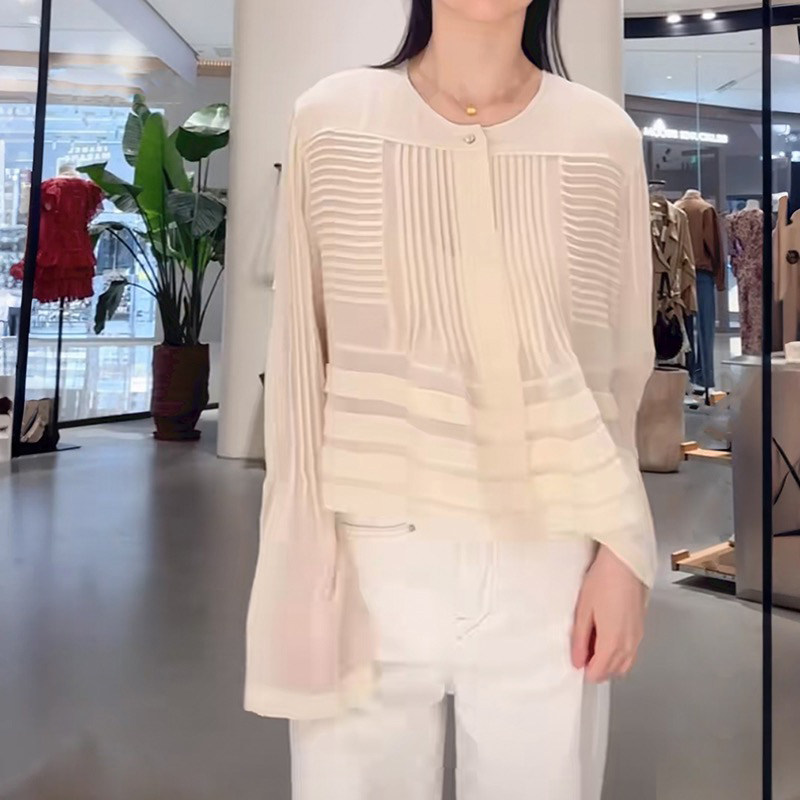 法式小众 2026早秋优雅奶油杏浪漫喇叭袖层次设计圆领短衬衫女