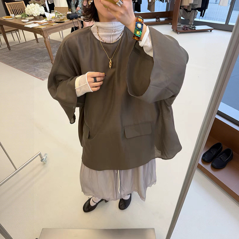 法式小众 2026早秋慵懒露背斗篷式宽松纯色圆领套头复古上衣女