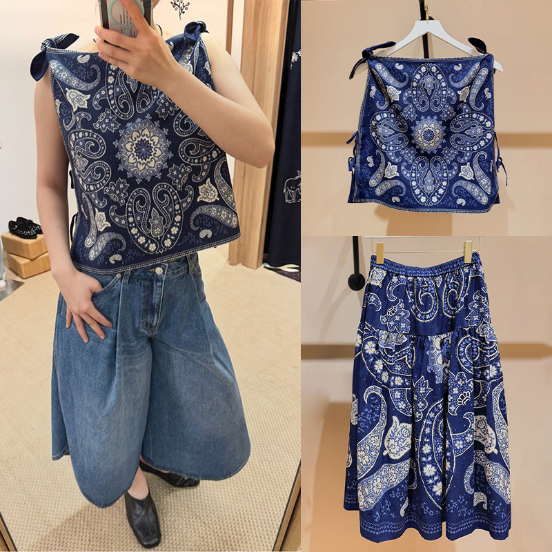法式小众 2026早秋青花瓷印花一字肩打结侧系带上衣裙摆半裙女