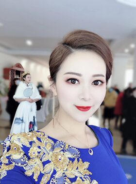 实拍宝蓝色主持人礼服民歌独唱