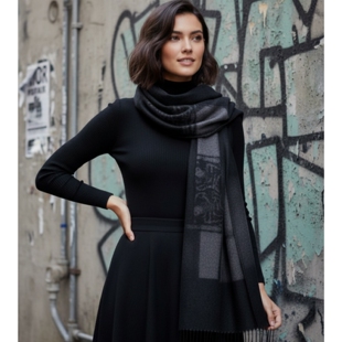 HTB 黑灰色羊绒围巾女士冬季高级感流苏提花披肩外搭时尚保暖围脖