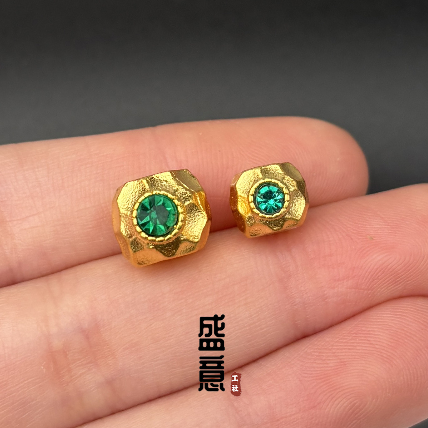 古法24K工艺黄金色镶嵌绿宝石锤纹无相隔珠文玩手链手串diy配饰