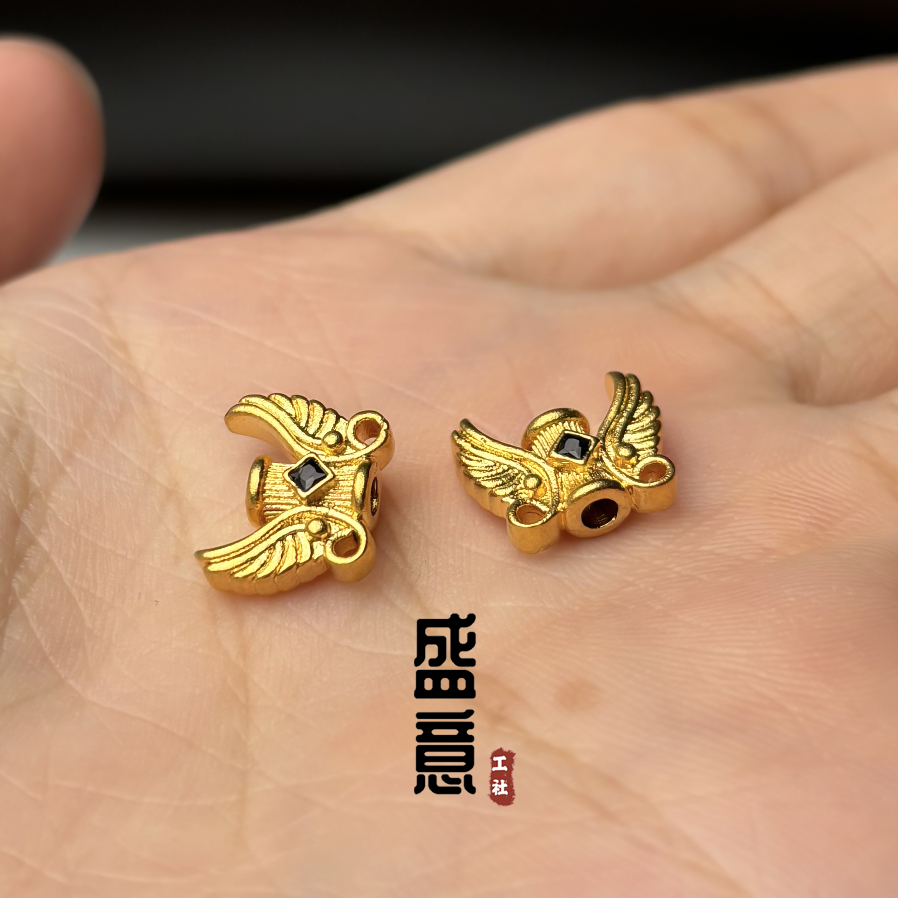 古法24K工艺黄金色文玩镶钻金翅膀羽翼背云隔珠吊坠佛珠手串配饰