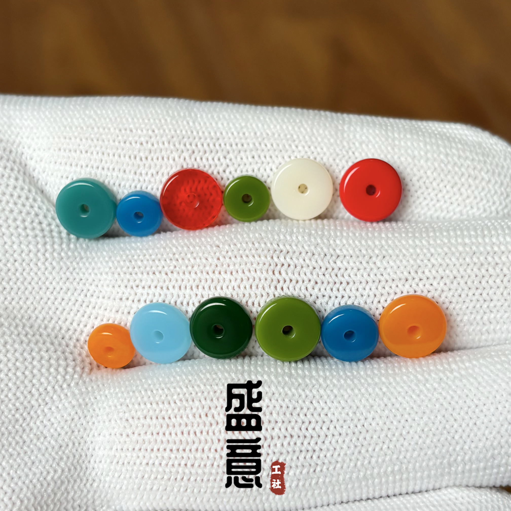 雪巴琉璃直切圆隔片菜籽黄暴力蓝白红黄绿色星月金刚猴头绿松配饰